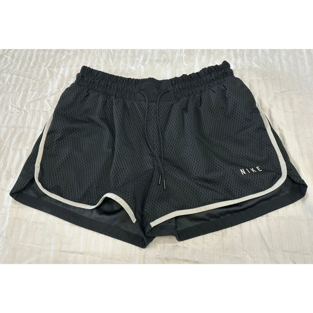 NIKE WOMENS ATHLETIC SHORTS SIZE XL